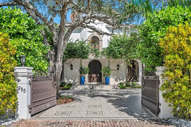 8-bedroom home at 4955 SW 83rd Street, Miami