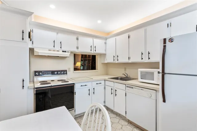 2-bedroom home at 3150 Holiday Springs Boulevard #308, Margate