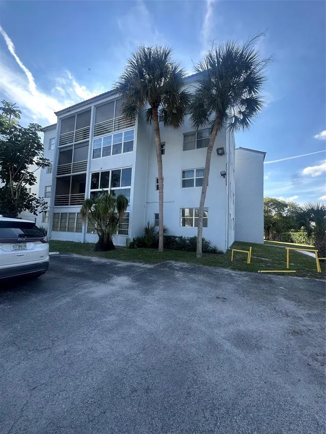 2-bedroom home at 2800 Somerset Drive #J107, Lauderdale Lakes