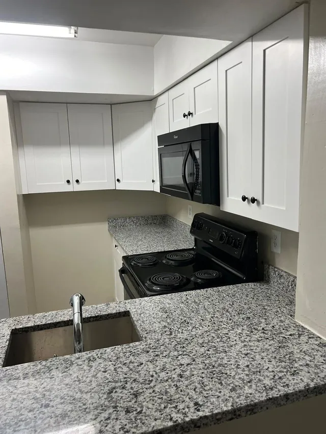 2-bedroom home at 7027 W Sunrise Boulevard #7027, Plantation