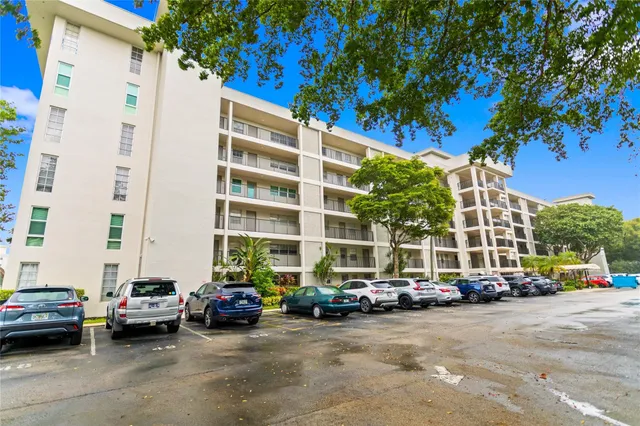 1-bedroom home at 3000 S Course Drive #607, Pompano Beach