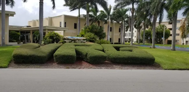1-bedroom home at 300 NE 26th Avenue #305, Boynton Beach