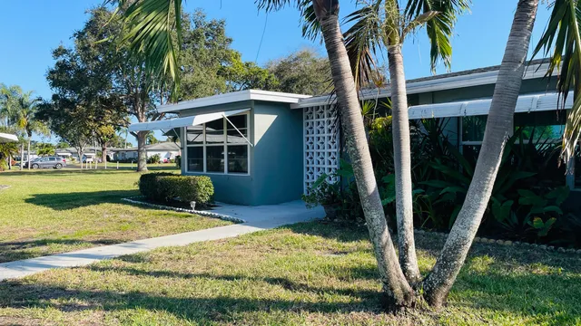 1-bedroom home at 910 South Drive #B, Delray Beach