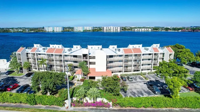 2-bedroom home at 115 Lake Emerald Drive #403, Oakland Park