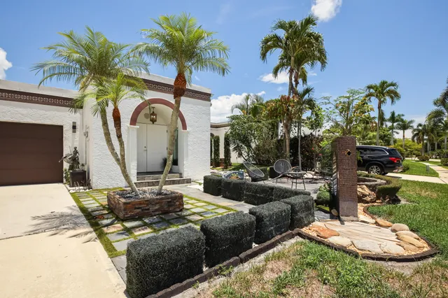 2-bedroom home at 6590 Fountains Circle, Lake Worth