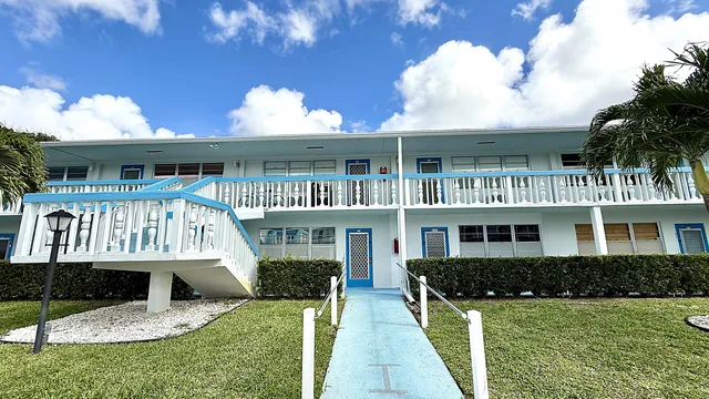 1-bedroom home at 122 Oakridge I, Deerfield Beach