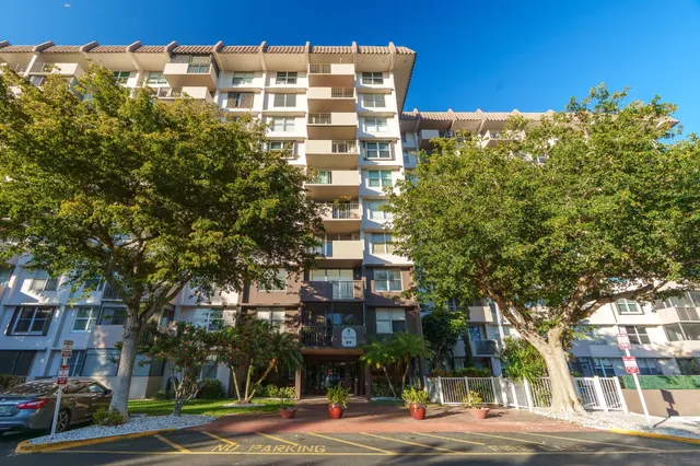 1-bedroom home at 777 S Federal Hy #811-D, Pompano Beach