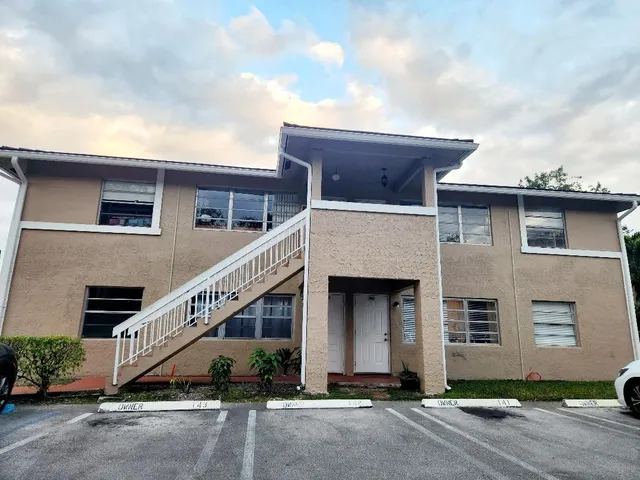 2-bedroom home at 10234 Twin Lakes Drive #16-d, Coral Springs