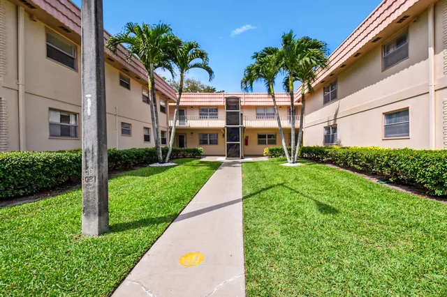 1-bedroom home at 447 Saxony J Way #447-J, Delray Beach