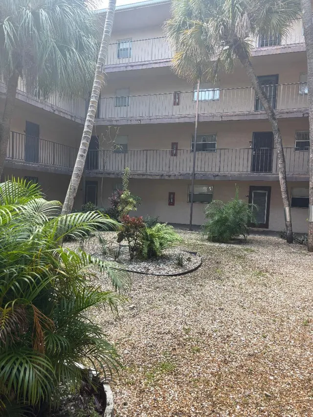 1-bedroom home at 2840 Somerset Drive #206, Lauderdale Lakes