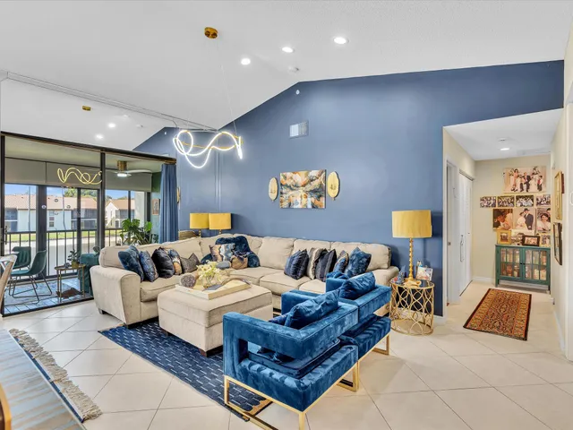 3-bedroom home at 10215 N Circle Lake Drive #201, Boynton Beach