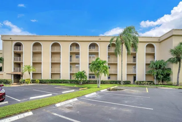2-bedroom home at 3231 Holiday Springs Boulevard #105, Margate