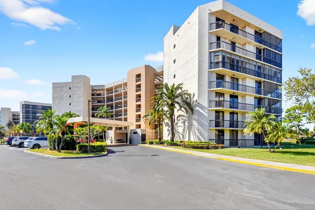 2-bedroom home at 5279 Fountains Drive S #604, Lake Worth