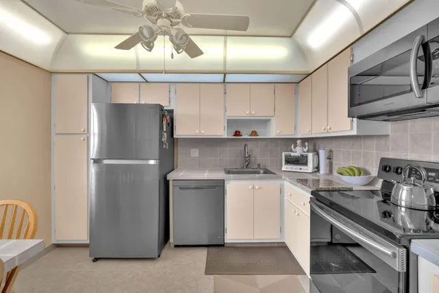 2-bedroom home at 605 Oaks Drive #907, Pompano Beach