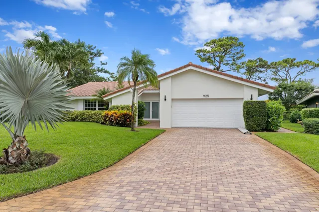 3-bedroom home at 925 Foxpointe Circle, Delray Beach