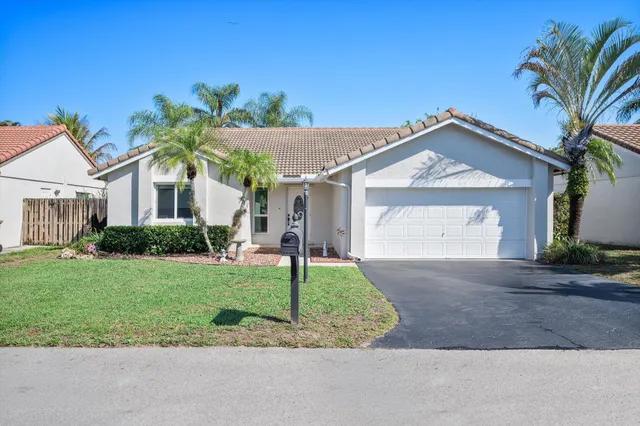 3-bedroom home at 15541 Dover Court, Davie