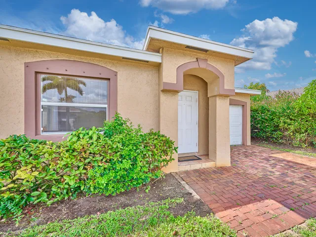 3-bedroom home at 556 E Ridge Cir Circle N, Boynton Beach
