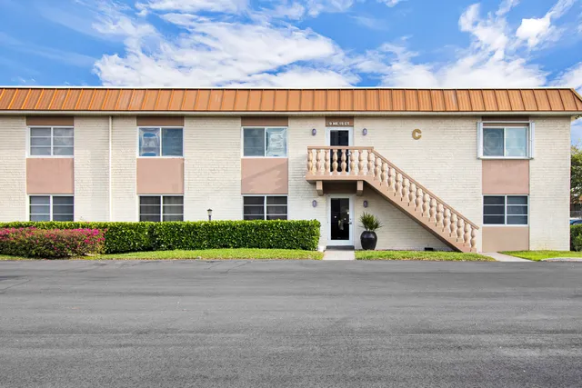 2-bedroom home at 9 NE 19th Court #212c, Wilton Manors