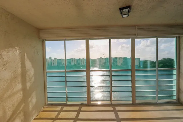 2-bedroom home at 101 SE 3rd Avenue #605, Dania Beach