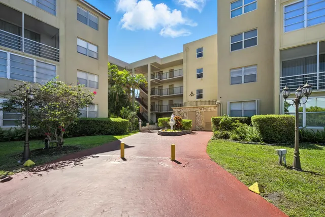 2-bedroom home at 2801 Somerset Drive #101, Lauderdale Lakes