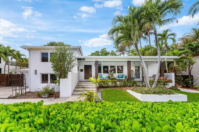 4-bedroom home at 1455 NE 4th Avenue, Boca Raton