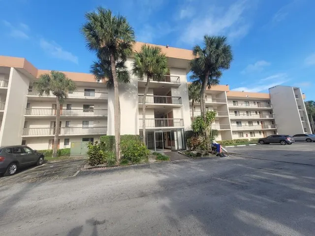 2-bedroom home at 5917 Via Vermilya #206, Lake Worth
