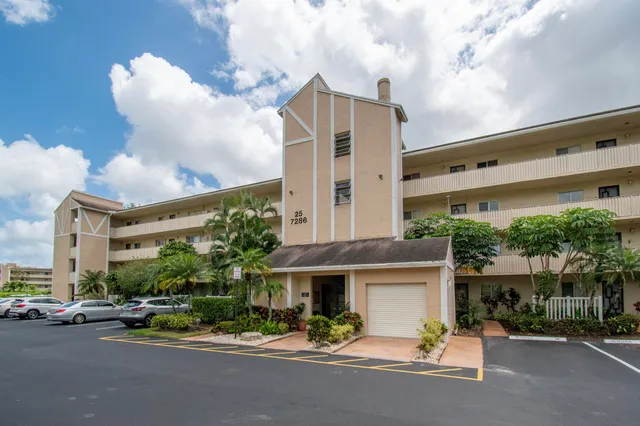 2-bedroom home at 7286 Huntington Lane #408, Delray Beach