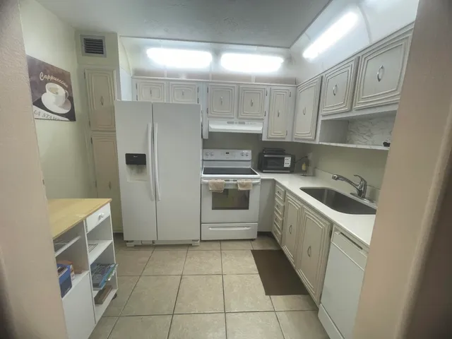 1-bedroom home at 2821 Somerset Drive #118, Lauderdale Lakes