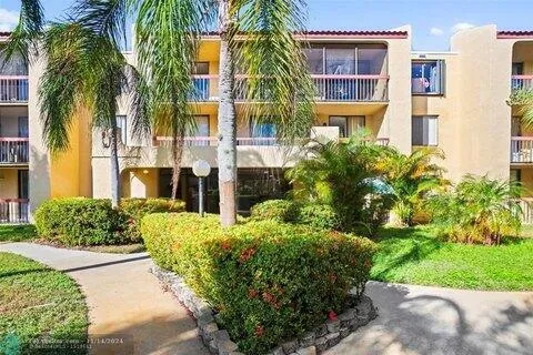 2-bedroom home at 733 SE 1st Way #105, Deerfield Beach