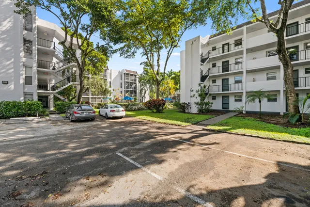 2-bedroom home at 471 N Pine Island Road #302d, Plantation