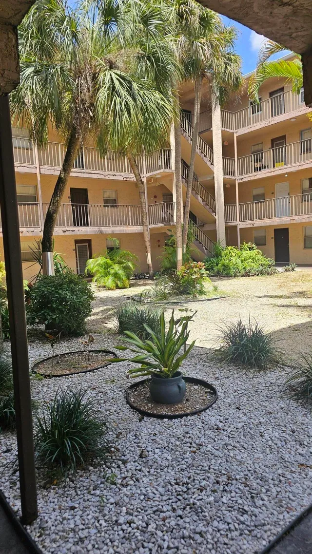2-bedroom home at 2840 Somerset Drive #418m, Lauderdale Lakes