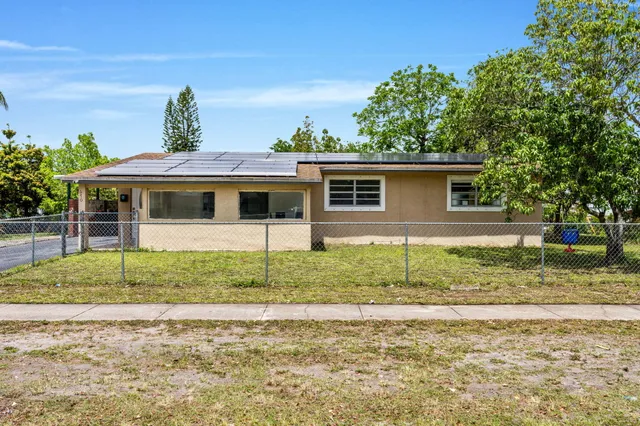 4-bedroom home at 670 SW 29th Avenue, Fort Lauderdale