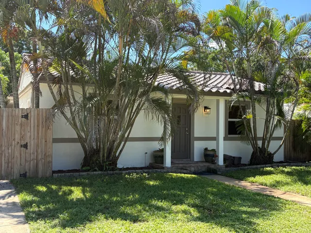 3-bedroom home at 820 SW 18th Court, Fort Lauderdale