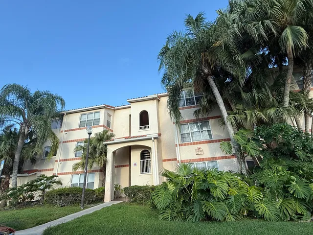2-bedroom home at 3390 N Pinewalk Drive #1012, Margate