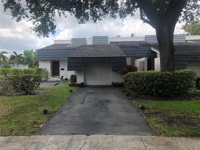 2-bedroom home at 455 NW 68th Avenue #702, Plantation