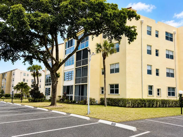 1-bedroom home at 2831 Somerset Drive #305, Lauderdale Lakes