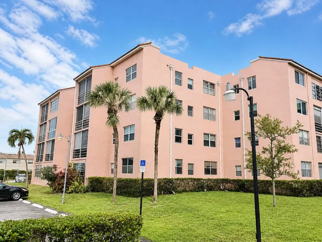 1-bedroom home at 2841 Somerset Drive #107, Lauderdale Lakes