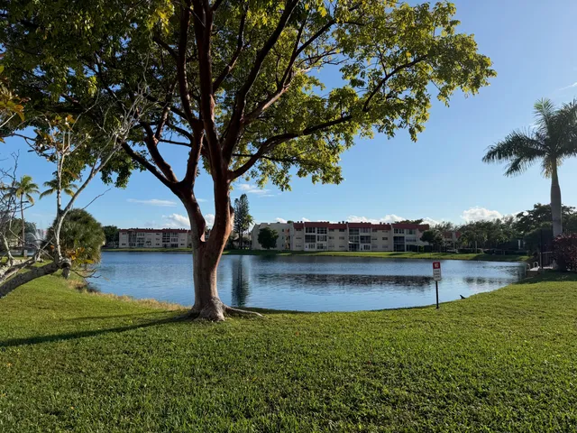 1-bedroom home at 2950 Sunrise Lakes Drive W #305, Sunrise