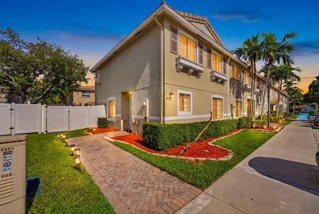 3-bedroom home at 5951 Manchester Way, Tamarac