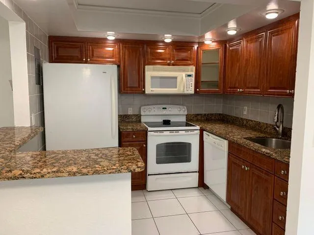 1-bedroom home at 259 Saxony F Circles #259, Delray Beach