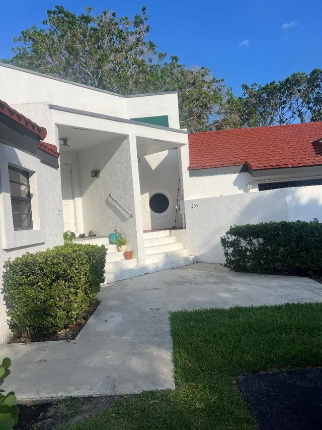 2-bedroom home at 255 NW 36th Avenue, Deerfield Beach