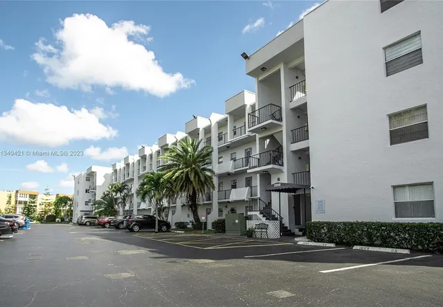 2-bedroom home at 2998 Sunrise Lakes Drive E #116, Sunrise