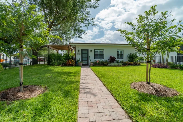 2-bedroom home at 301 S Swinton Avenue, Delray Beach