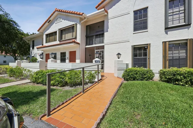 2-bedroom home at 9681 E Sills Dr E #102, Boynton Beach