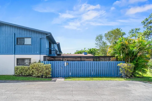 3-bedroom home at 4585 Holly Lake Drive, Lake Worth