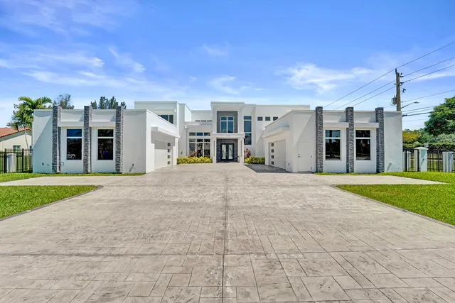 7-bedroom home at 11201 SW 3rd Street, Plantation