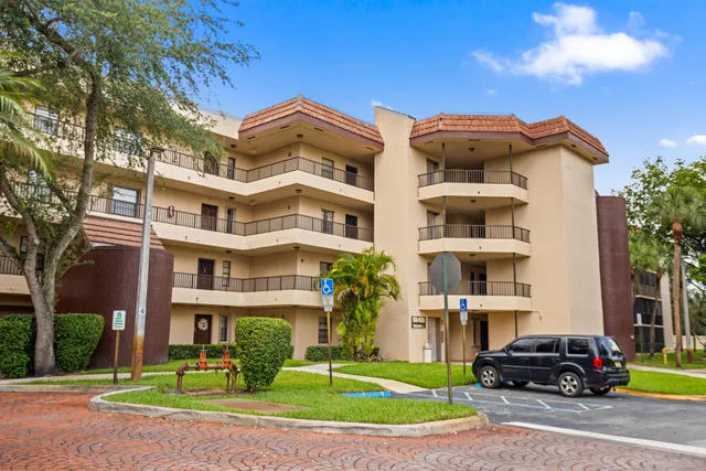 2-bedroom home at 10401 W Broward Boulevard #209, Plantation