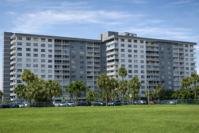 3-bedroom home at 3800 Hillcrest Drive #1219, Hollywood