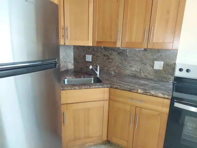 1-bedroom rental at 505 SW 9th Street #East, Fort Lauderdale