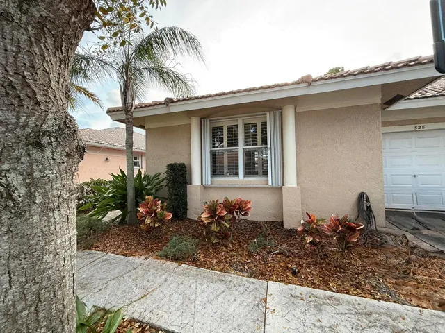3-bedroom rental at 328 W Coral Trace Circle, Delray Beach